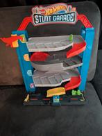Hotwheels stunt garage, Kinderen en Baby's, Speelgoed | Racebanen, Ophalen, Zo goed als nieuw, Handmatig, Hot Wheels