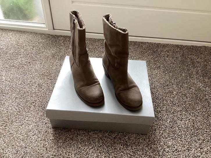 Korte bruine laarsjes maat 38, Kleding | Dames, Schoenen, Gedragen, Lage of Enkellaarzen, Bruin, Ophalen of Verzenden