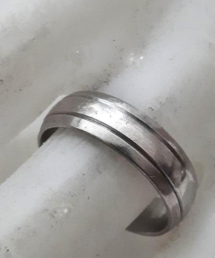 Brede vintage zilveren ring met 2 gleuven. (7199)2, Sieraden, Tassen en Uiterlijk, Ringen, Zo goed als nieuw, Dame, 19 tot 20