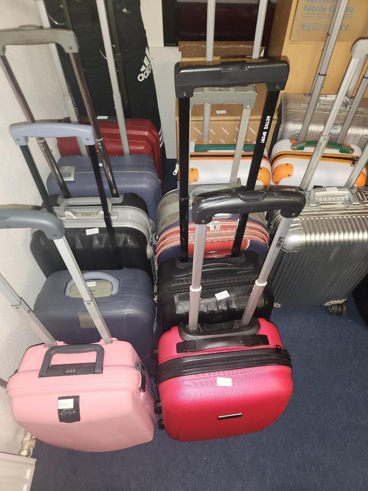 Div  Handbagage koffer 2 en 4 wielen hard en zacht, Sieraden, Tassen en Uiterlijk, Koffers, Zo goed als nieuw, Hard kunststof
