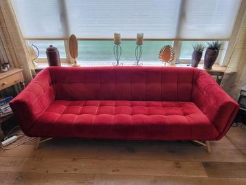 Robuuste en zware bank bordeauxrood velours. beschikbaar voor biedingen