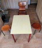 Vintage schooltafeltje,schoolstoeltje en 2 ronde krukjes., Huis en Inrichting, Ophalen, Minder dan 55 cm, Gebruikt, Rond