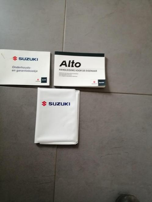 Compleet mapje met boekjes SUZUKI ALTO  2009/2014, Auto diversen, Handleidingen en Instructieboekjes, Ophalen of Verzenden