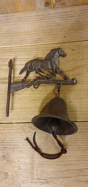 DEURBEL / PAARD die draaft / PAARD / GIETIJZER beschikbaar voor biedingen