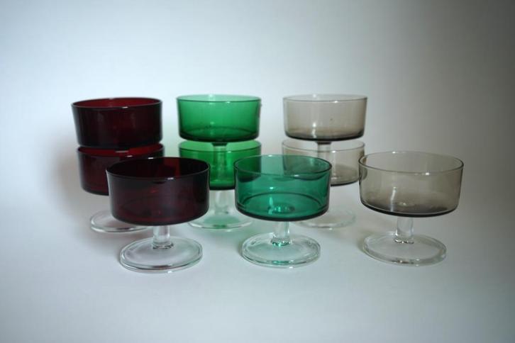 vintage Retro Luminarc Cavalier groen rood fumé 9x Dessert., Huis en Inrichting, Keuken | Servies, Zo goed als nieuw, Glas of Glazen