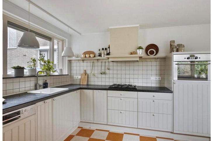 Landelijke keuken met inbouw oven en vaatwasser, Huis en Inrichting, Keuken | Complete keukens, Gebruikt, Hoekkeuken, Crème, Kunststof