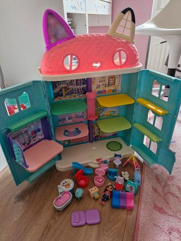 Nieuw Gabbys poppen huis met extra's  beschikbaar voor biedingen