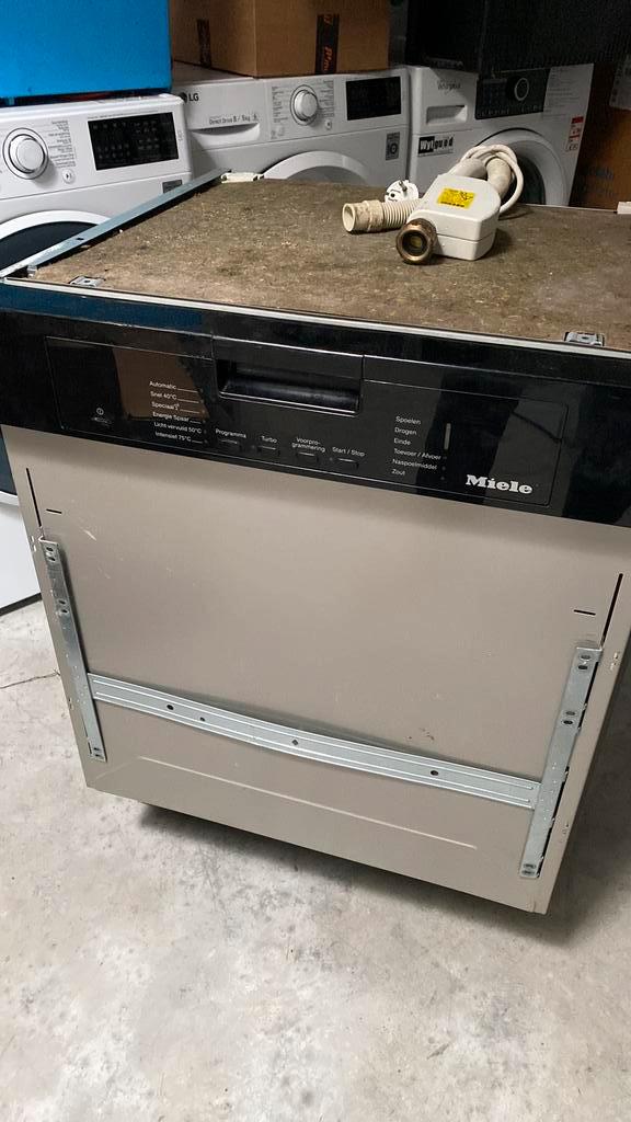 Miele inbouw vaatwasser frontbediening en besteklade 🚛✅💨, Witgoed en Apparatuur, Vaatwasmachines, Zo goed als nieuw, Tussenbouw