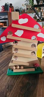 Houten Paddenstoel met Ballen - Hobbelspeelgoed, Ophalen, Zo goed als nieuw, Rij- of Hobbelspeelgoed