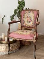 Antieke Louis XV stoel met oud roze borduurwerk, Antiek en Kunst, Ophalen