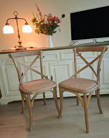 2x z.g.a.n. Vintage look houten bistrostoelen, rotan zitting beschikbaar voor biedingen