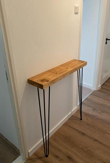 Side table beschikbaar voor biedingen