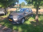 Toyota Yaris 1.5 Vvt-i 111pk 5D 2017 Grijs, Voorwielaandrijving, Stof, Euro 6, 4 cilinders