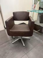 Kappersstoelen, gratis af te halen. Pompcilinder kapot., Diensten en Vakmensen, Kappers en Thuiskappers, Permanenten