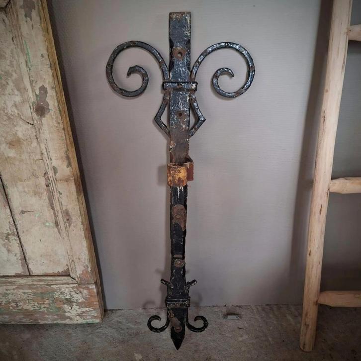Oud Gietijzeren Muuranker - Verweerd Zwart, Antiek en Kunst, Curiosa en Brocante, Ophalen of Verzenden