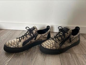 Giuseppe zanotti schoenen. beschikbaar voor biedingen