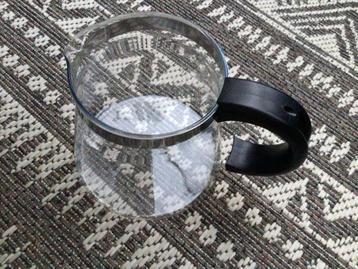 Koffiekan van glas beschikbaar voor biedingen