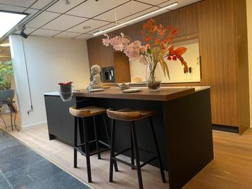 Showr keuken walnoot, kook eiland. Composiet blad. inc appar beschikbaar voor biedingen