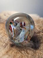 Glazen Bol Presse Papier - Kleurrijke Golven & Belletjes, Ophalen