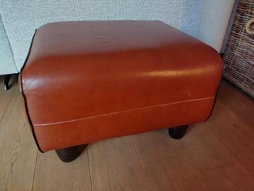 Lederen poef 60x60 beschikbaar voor biedingen