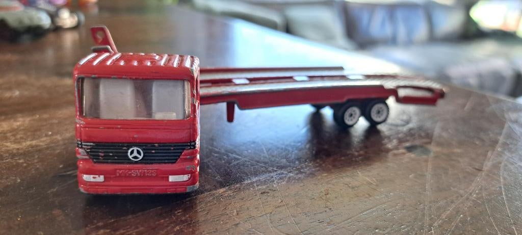 Siku Mercedes-Benz vrachtwagen met oplegger, Ophalen of Verzenden, Gebruikt, Jongen of Meisje
