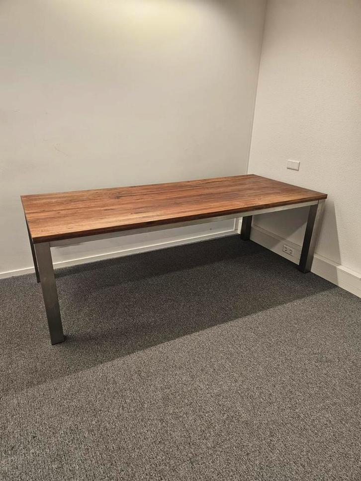 Robuuste eettafel met geborsteld staal en massief teak blad, Huis en Inrichting, Tafels | Eettafels, Gebruikt, 50 tot 100 cm, 200 cm of meer