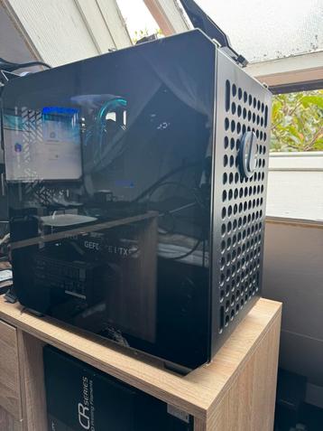 Watergekoeld gaming pc beschikbaar voor biedingen