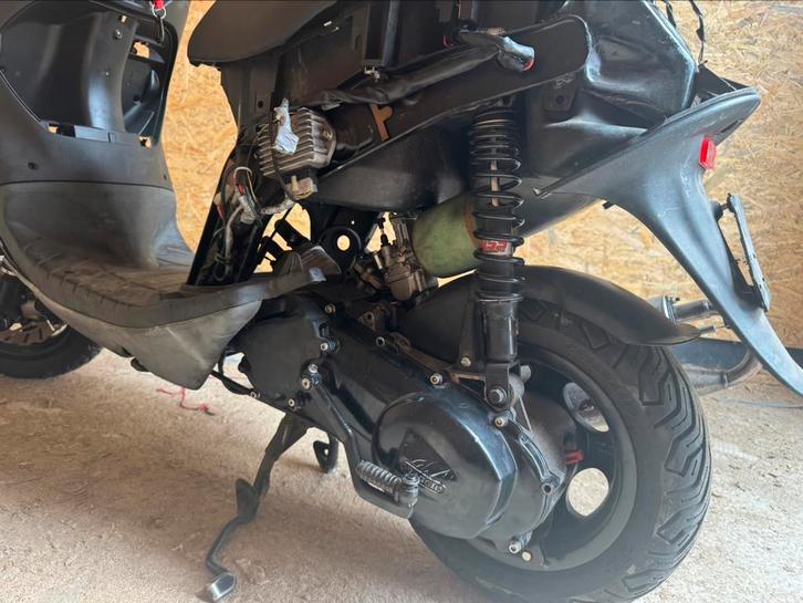 Piaggio zip h2o orgineel, Fietsen en Brommers, Scooters | Yamaha, Zo goed als nieuw, Aerox, Tweetakt, Ophalen