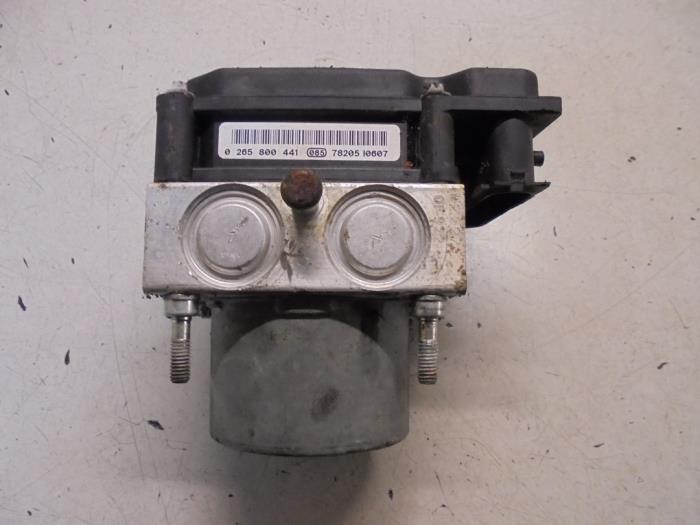 ABS Pomp van een Peugeot 107, Auto-onderdelen, Elektronica en Kabels, Peugeot, Gebruikt, 3 maanden garantie, Ophalen of Verzenden