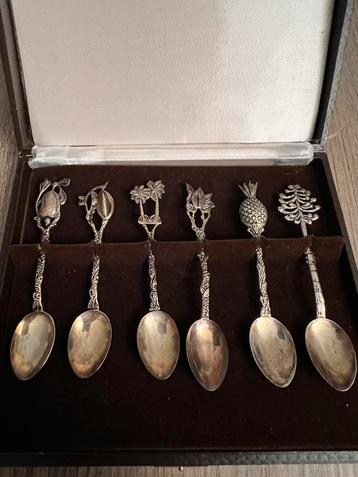 Zilveren theelepels 6x gehalte .835 zilver in cassette beschikbaar voor biedingen