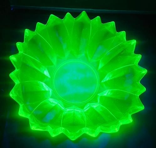 Art Deco Schwepnitz Sonja Gebäck Schaal ( uranium ), Antiek en Kunst, Antiek | Schalen, Ophalen of Verzenden