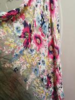 Prachtige sjaal omslagdoek zomerse bloemen, Maat 42/44 (L), Sjaal, Zo goed als nieuw, Ophalen