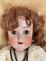 Antieke pop met gouden oorbellen Simon & Halbig K & R, Antiek en Kunst, Antiek | Speelgoed, Ophalen of Verzenden