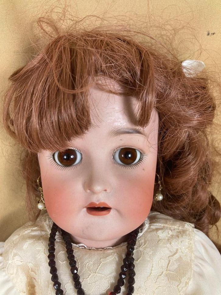 Antieke pop met gouden oorbellen Simon & Halbig K & R, Antiek en Kunst, Antiek | Speelgoed, Ophalen of Verzenden