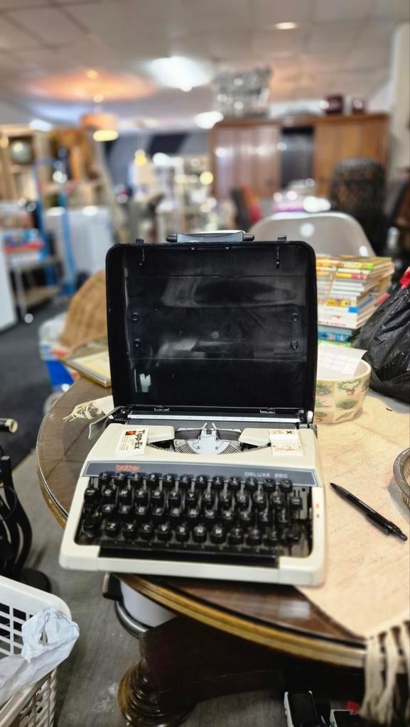 Vintage Brother Deluxe 220 Typemachine, Ophalen of Verzenden, Brother, X, X