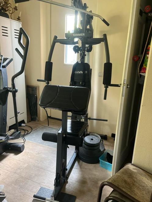 Zwart fitness apparaat, Sport en Fitness, Fitnessapparatuur, Gebruikt, Krachtstation, Armen, Metaal, Ophalen