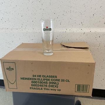 Doos Heineken glazen beschikbaar voor biedingen