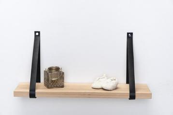 Wandplank met zwarte plankendragers  beschikbaar voor biedingen
