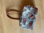 Vintage Handtas met Bloemen en poezen print, Sieraden, Tassen en Uiterlijk, Tassen | Damestassen, Ophalen, Gebruikt, Beige, Handtas