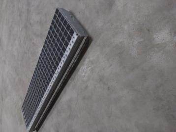Metalen traptredes 5 stuks beschikbaar voor biedingen