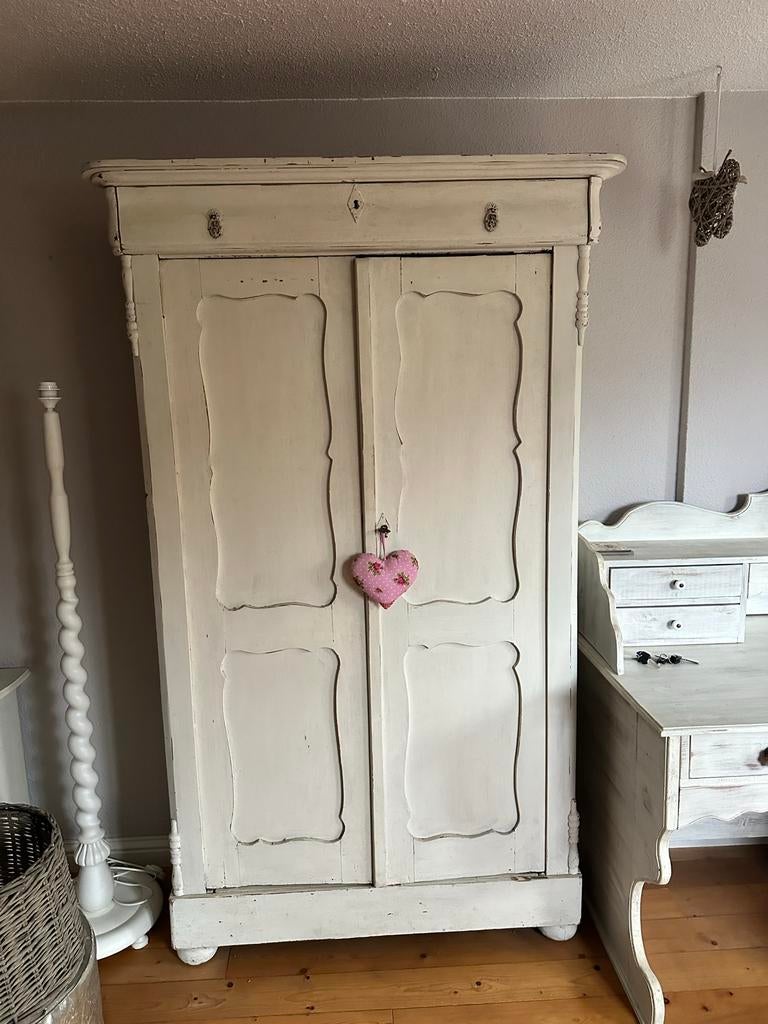 Brocante witte kast met hang- en leggedeelte, Huis en Inrichting, Kasten | Kledingkasten, Ophalen, Gebruikt, 100 tot 150 cm, Met lade(s)