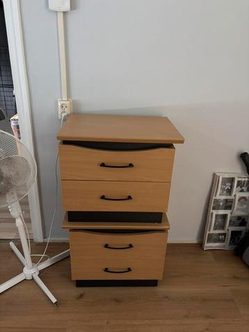 2 nachtkastjes