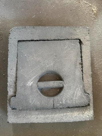 Betonnen inspectieluik schoorsteen beschikbaar voor biedingen