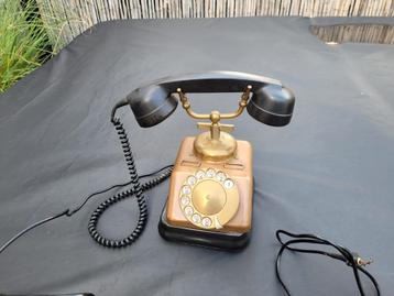 Vintage oude roodkoper telefoon beschikbaar voor biedingen