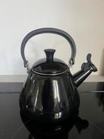 Zwarte creuset fluitketel 1,6L, 1 tot 2 liter, Ophalen, Zo goed als nieuw, Draadloos
