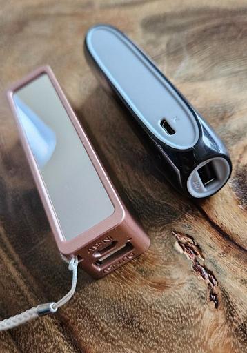 Powerbanks 2x -geen usb-c ! Klein & compact voor op reis! beschikbaar voor biedingen