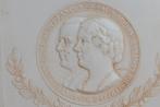 Plaquette (1937) vanwege huwelijk Prinses Juliana/Bernhard, Verzamelen, Ophalen of Verzenden, Gebruikt, Nederland, Overige typen