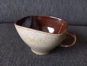 Vintage keramieken bakje met oor.  beschikbaar voor biedingen
