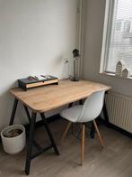 Bureau van gegrijsd hout en zwarte schragen, Ophalen, Gebruikt, Bureau