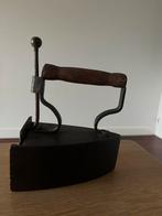 Antieke strijkbout. Strijkijzer gietijzer., Antiek en Kunst, Antiek | Gereedschap en Instrumenten, Ophalen of Verzenden